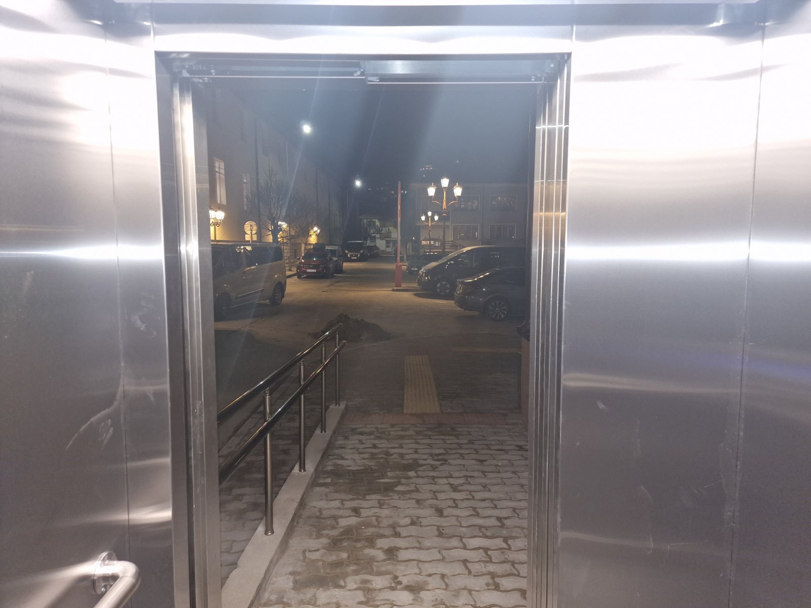 External elevator shaft - view 10