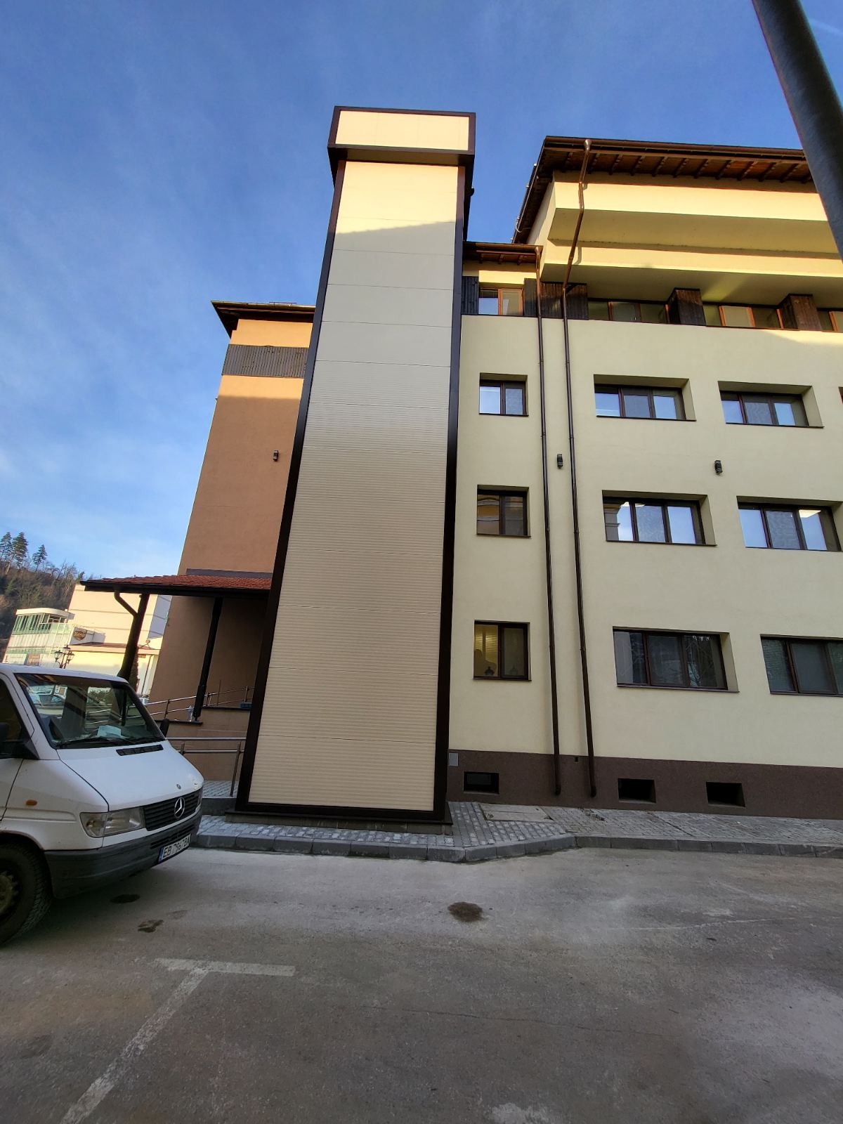 External elevator shaft - view 12