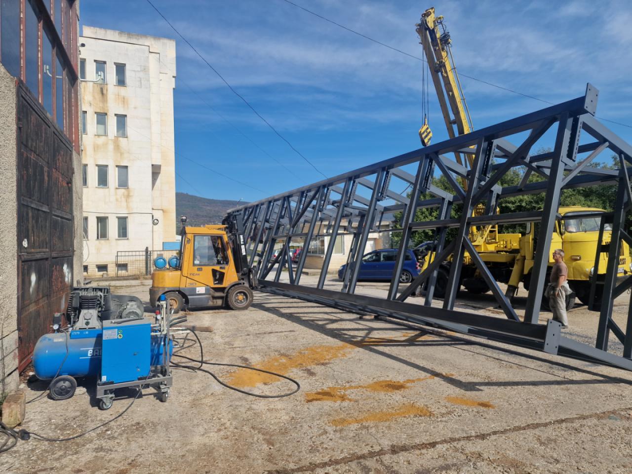 External elevator shaft - view 14