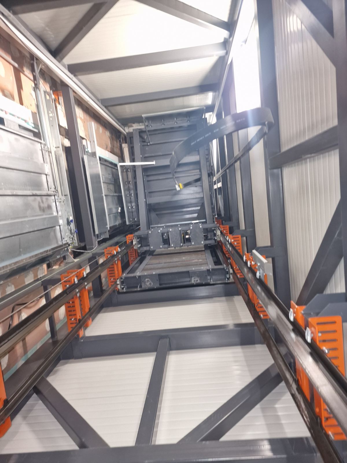 External elevator shaft - view 16