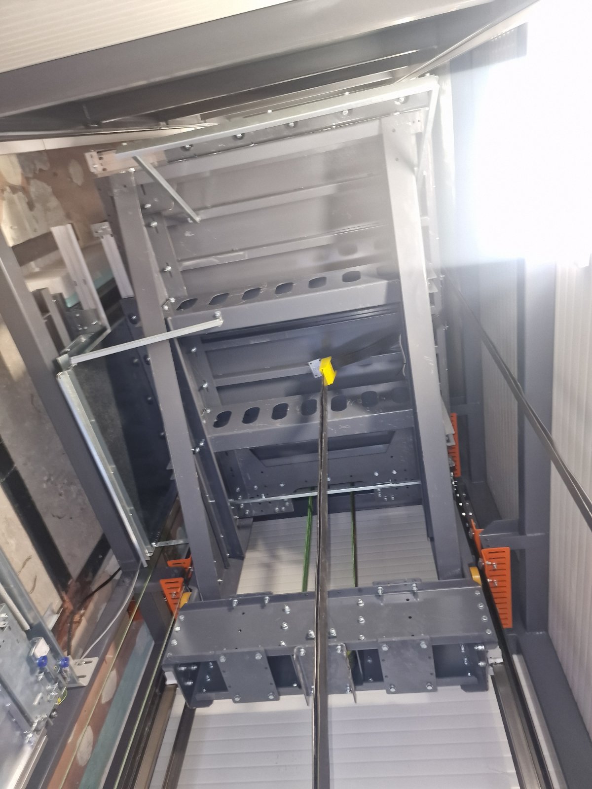 External elevator shaft - view 17
