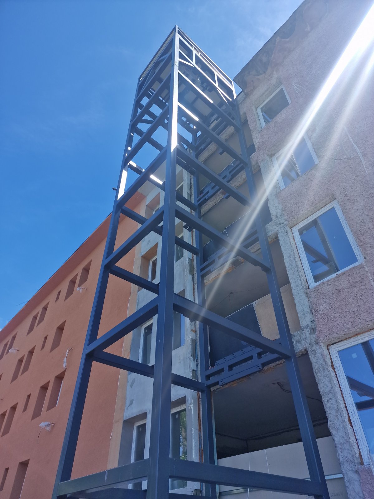 External elevator shaft - view 4
