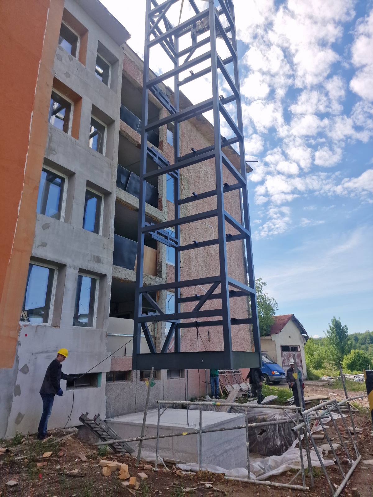 External elevator shaft - view 7