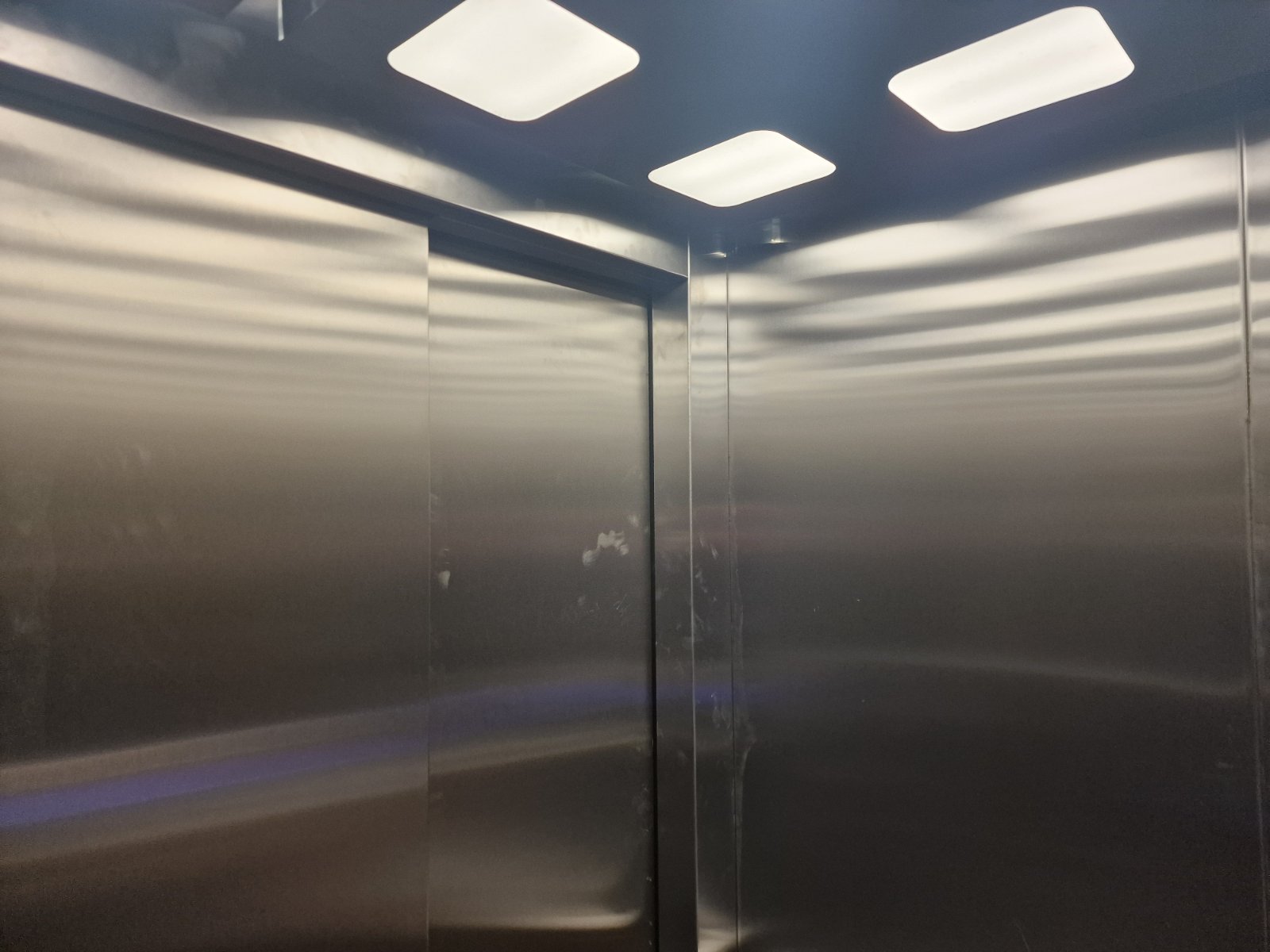 External elevator shaft - view 8